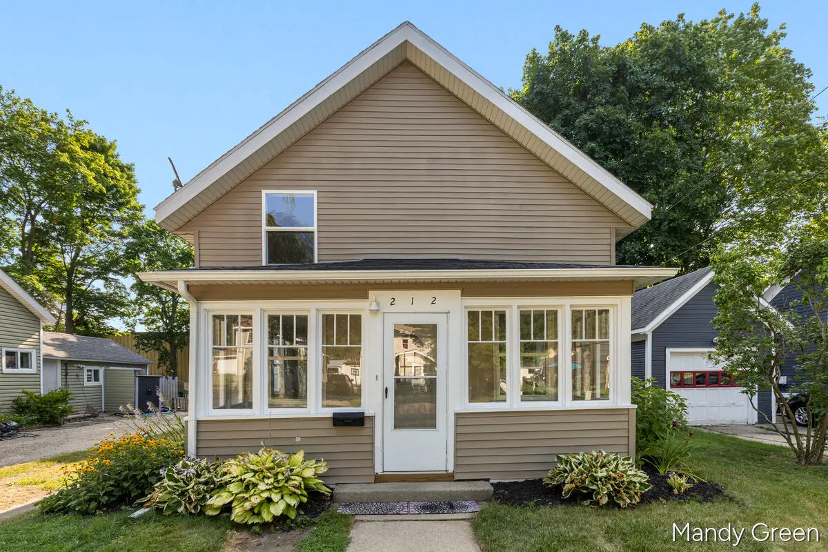 212 S Smith Street, Greenville, MI 48838 - #1