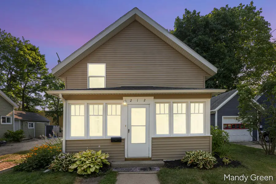 212 S Smith Street, Greenville, MI 48838 - #3