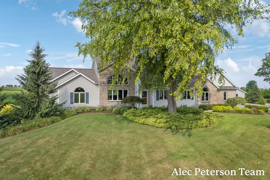 2807 8th Avenue Sw, Byron Center, MI 49315 - #2