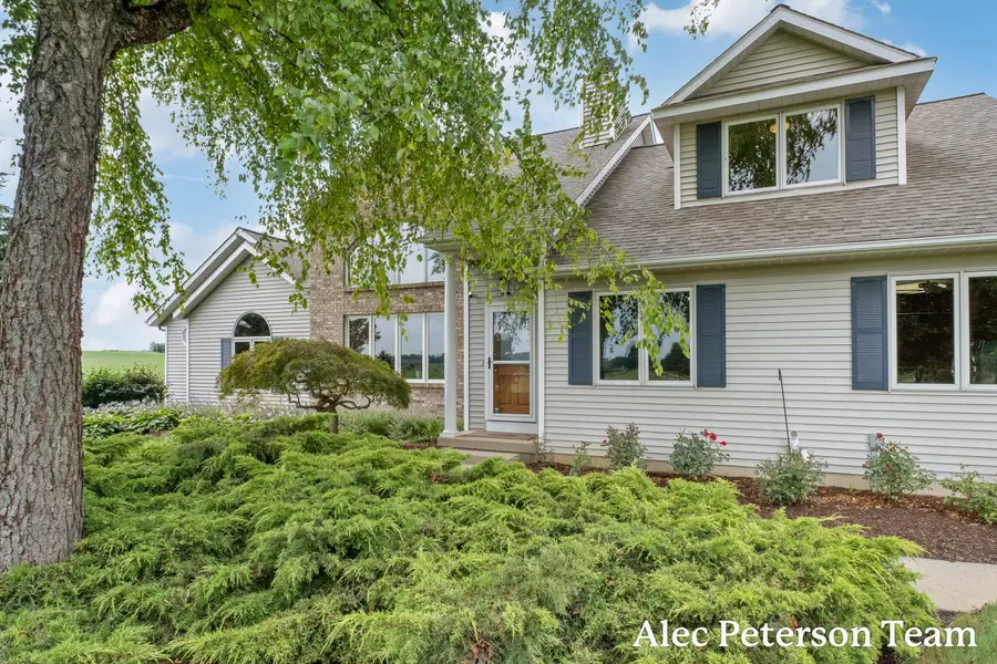 2807 8th Avenue Sw, Byron Center, MI 49315 - #3