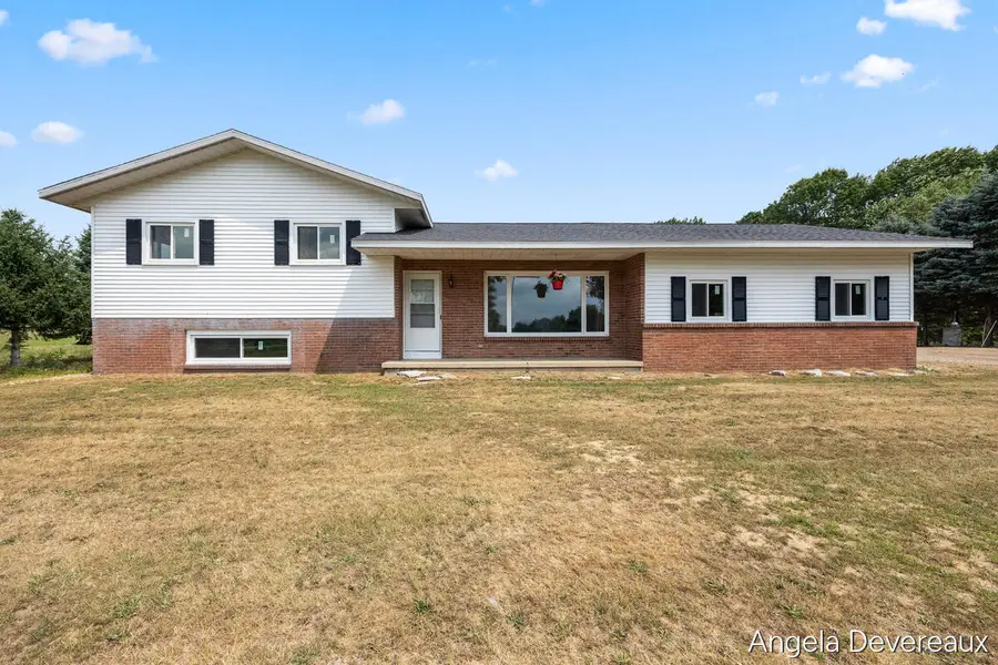 2637 17 Mile Road, Kent City, MI 49330 - #2