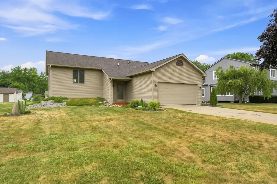 6108 Thorncliff Drive, Swartz Creek, MI 48473 - #2
