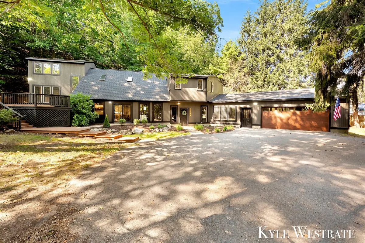 6093 Ridgeview Drive, Norton Shores, MI 49441 - #1