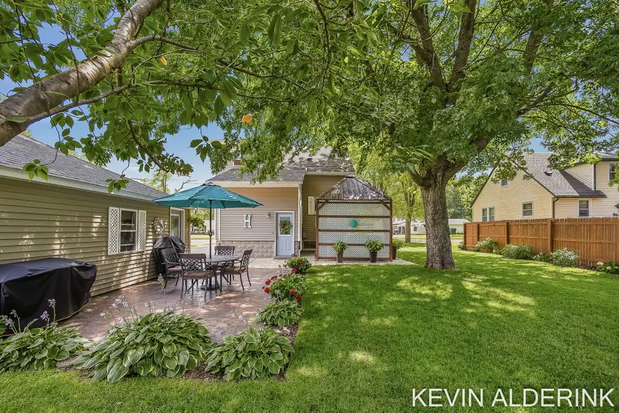 136 S Fairview Road, Zeeland, MI 49464 - #3