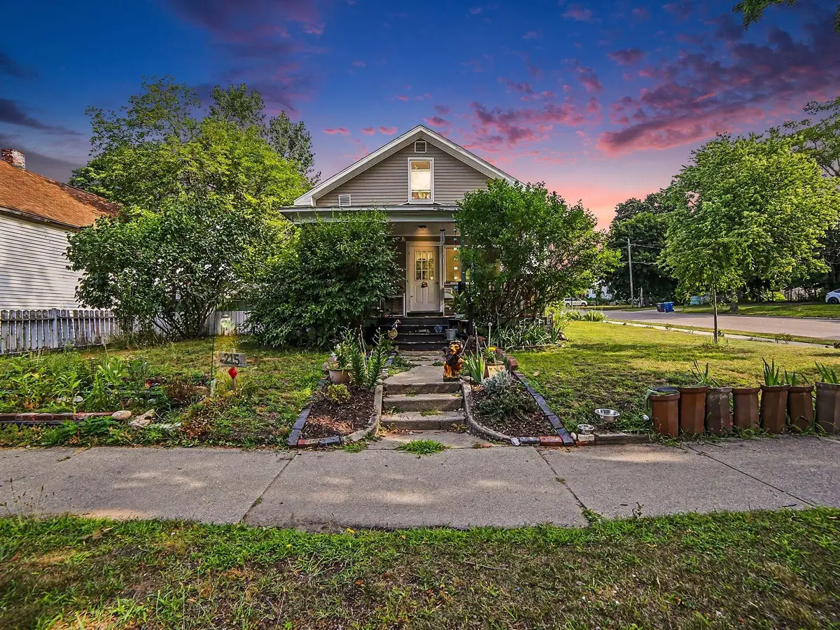 215 E Melendy Street, Ludington, MI 49431 - #1