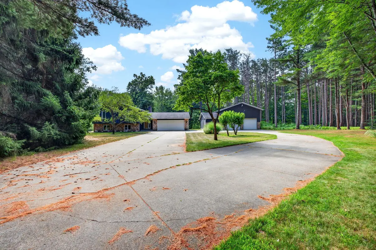 2515 W Giles Road, Muskegon, MI 49445 - #1