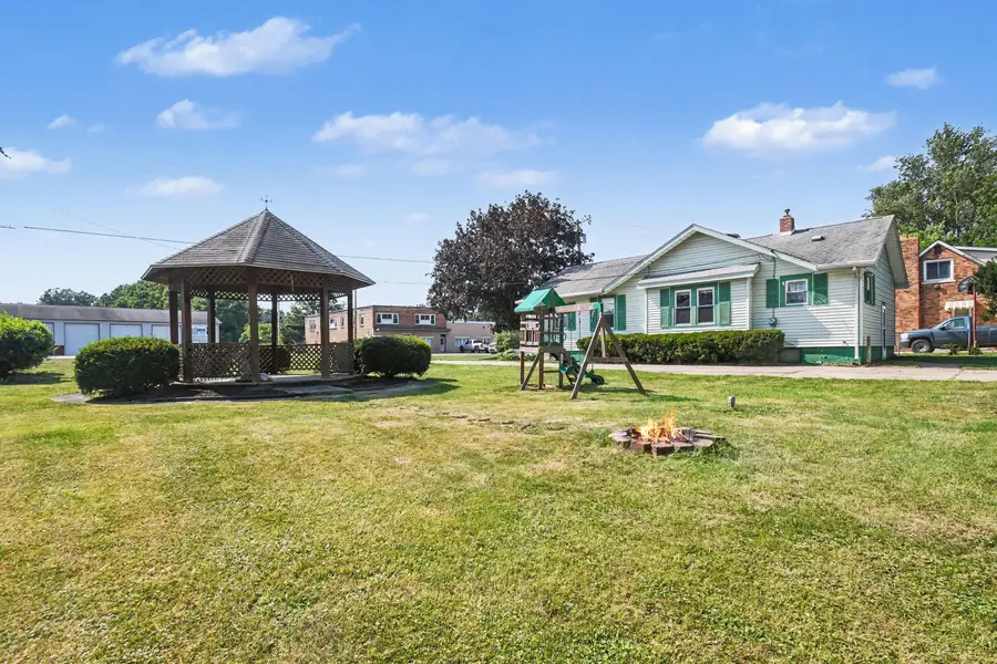 2413 N 5th Street, Niles, MI 49120 - #3