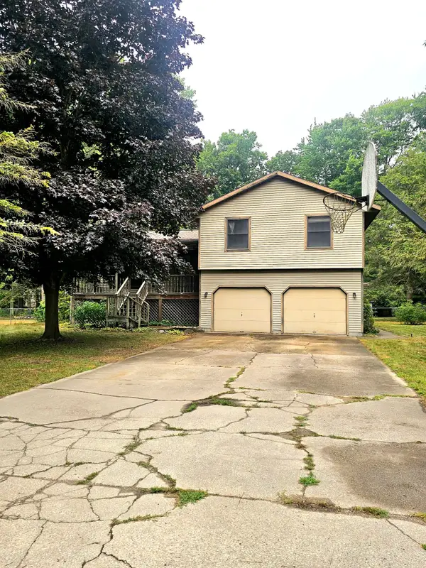 2886 Oak Court, Spring Lake, MI 49456