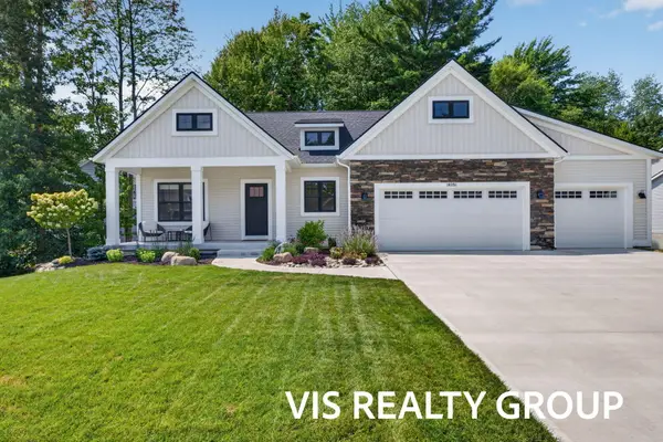 16351 Wickshire Place #75, Spring Lake, MI 49456
