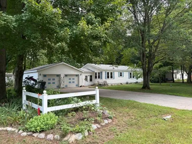 67702 S Ridgewood Drive, South Haven, MI 49090 - #2