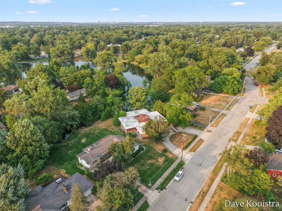 3933 S Big Spring Drive Sw, Grandville, MI 49418 - #2
