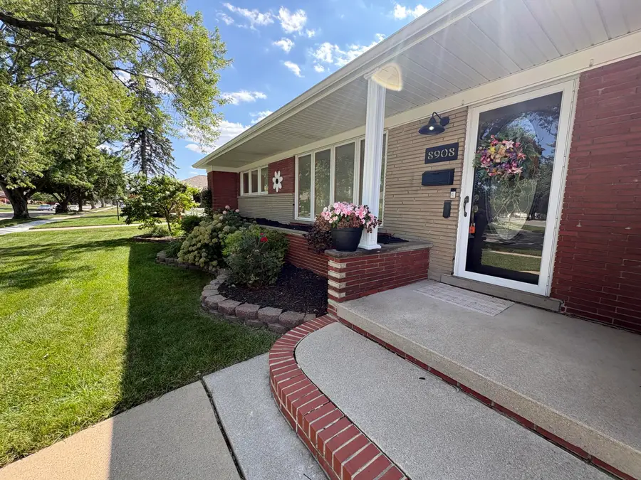 8908 Fox Avenue, Allen Park, MI 48101 - #2