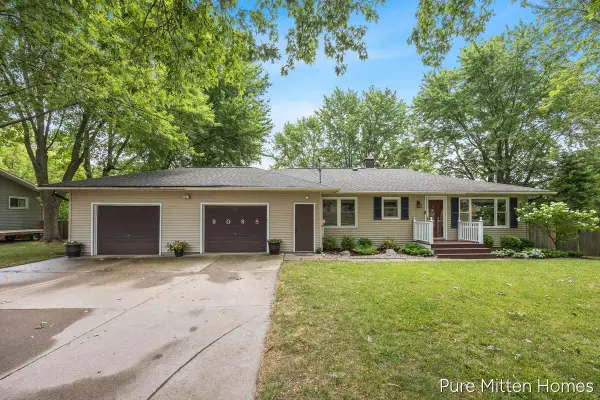 9088 Summit Avenue Ne, Rockford, MI 49341