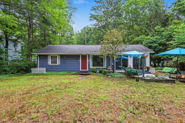 2145 Lakeshore Drive, Fennville, MI 49408