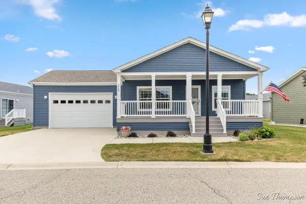 5728 Kingsley Drive, Rockford, MI 49341