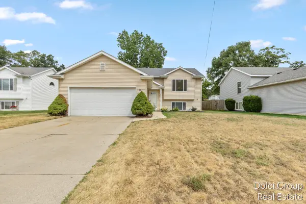 303 Regent Street Se, Grand Rapids, MI 49548
