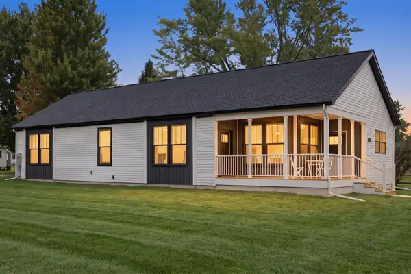 407 Sherwood Avenue, Three Oaks, MI 49128