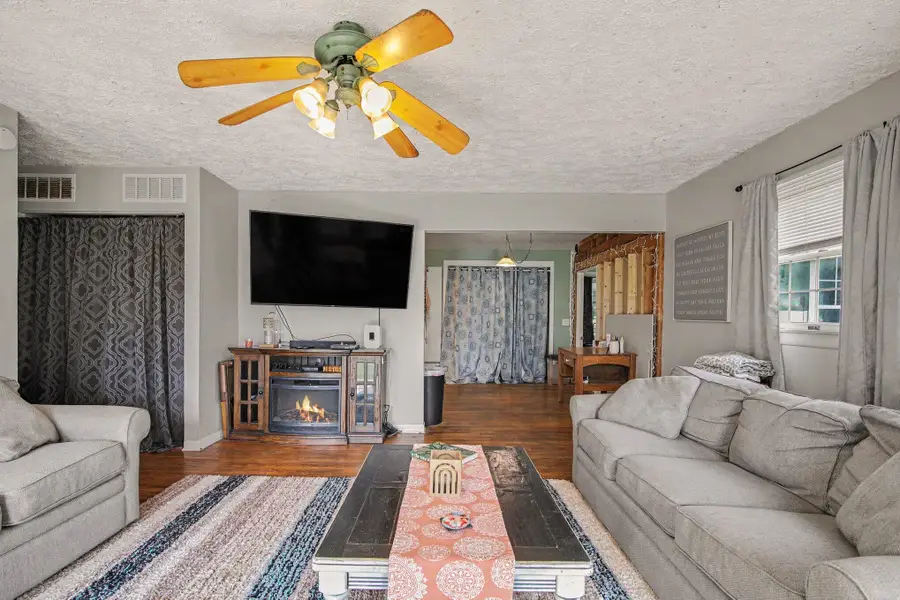 2637 Lucerne Drive, Jackson, MI 49201 - #3