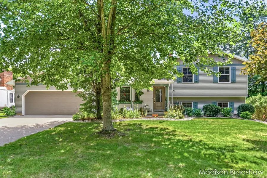 1720 Scott Creek Drive Ne, Belmont, MI 49306 - #2