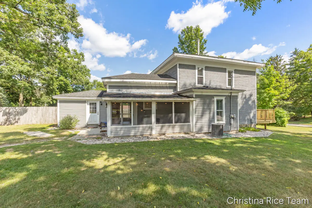 614 W Washington Street, Greenville, MI 48838 - #1