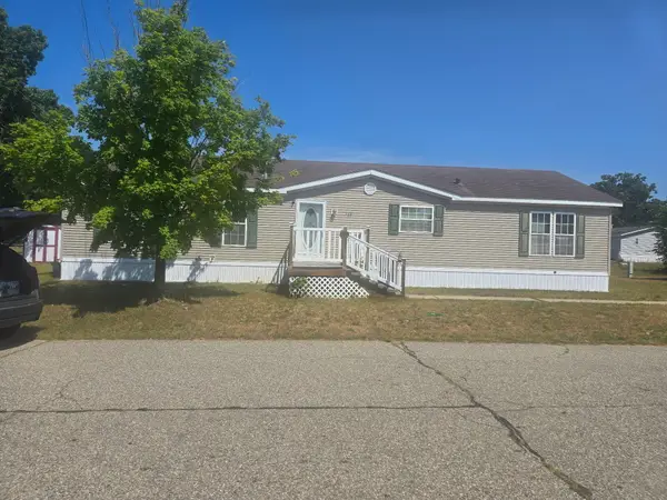 726 Strawberry Lane, Muskegon, MI 49442