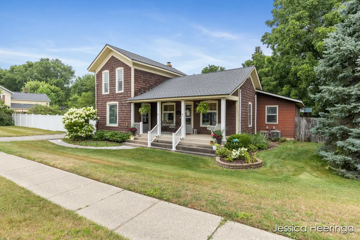 29 W Division Street Ne, Rockford, MI 49341 - #1