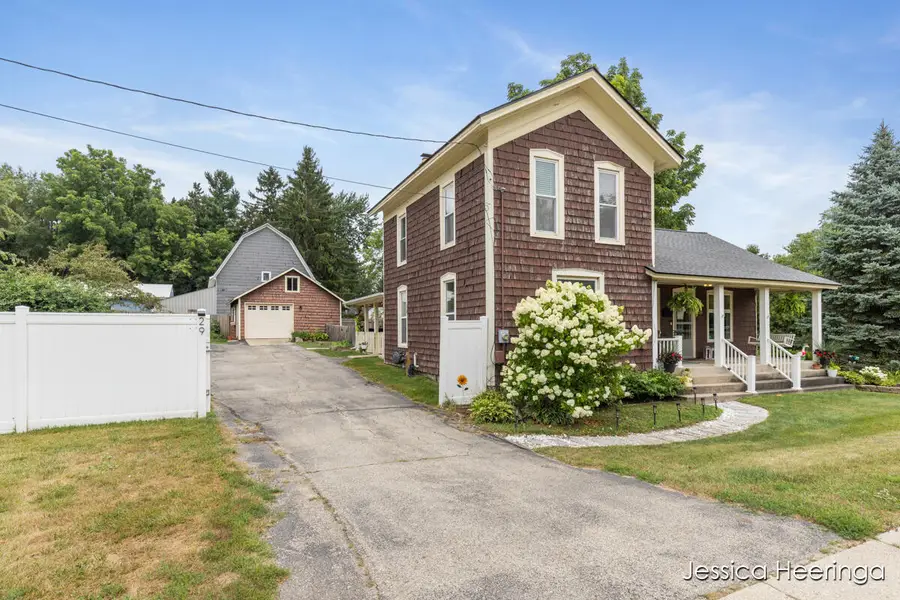 29 W Division Street Ne, Rockford, MI 49341 - #3
