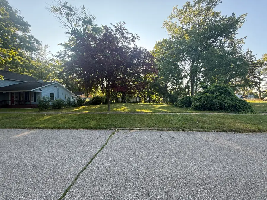1015 N 6th Street, Niles, MI 49120 - #2