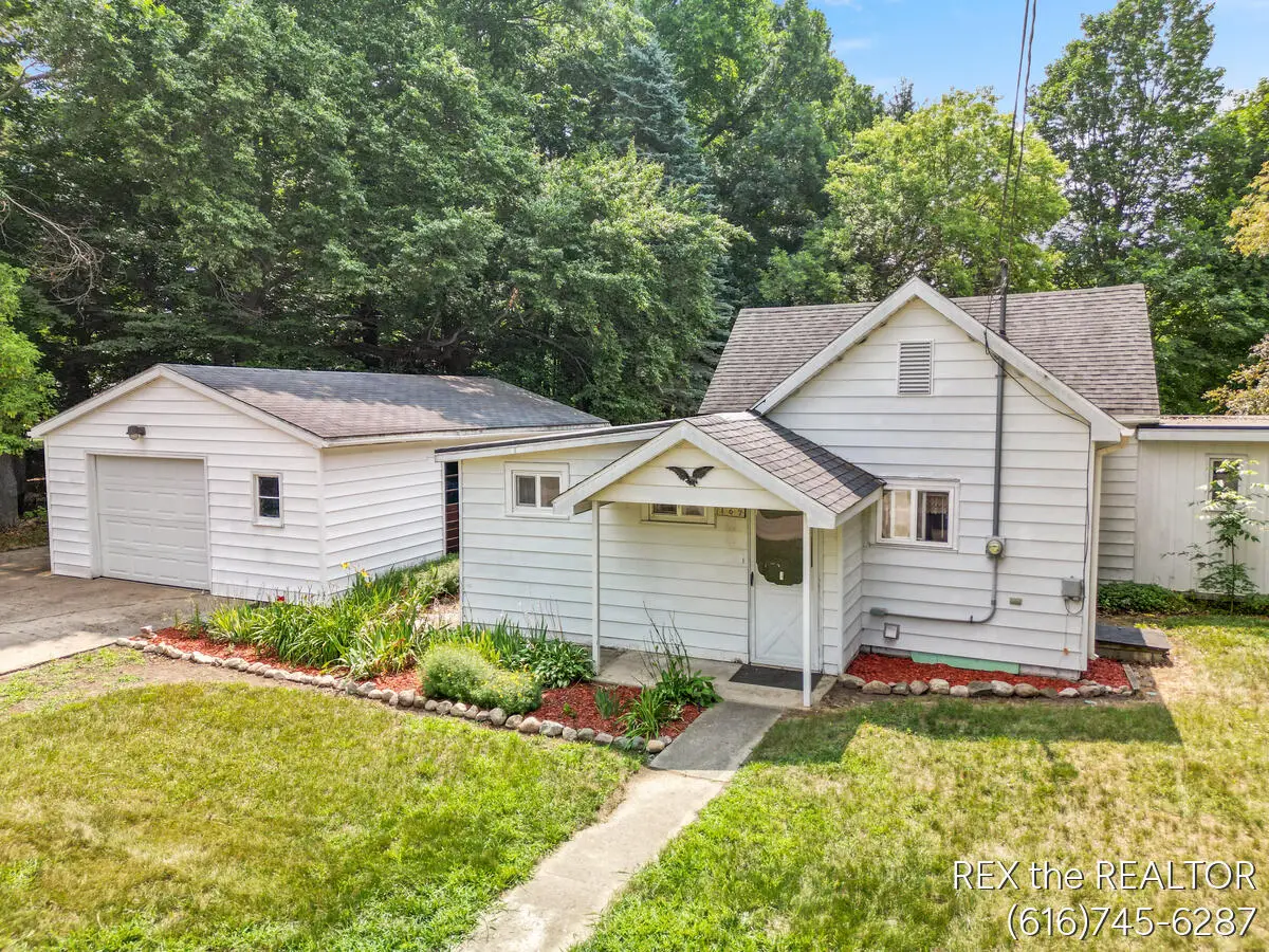 167 W Brooks Street, Newaygo, MI 49337 - #1