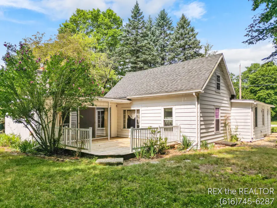167 W Brooks Street, Newaygo, MI 49337 - #2