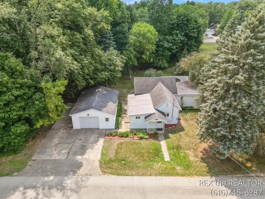 167 W Brooks Street, Newaygo, MI 49337 - #3