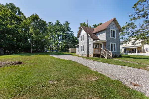 211 W Maple Street, Camden, MI 49232