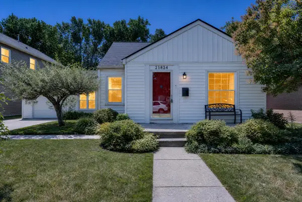 21824 S Elizabeth Street E, Saint Clair Shores, MI 48080