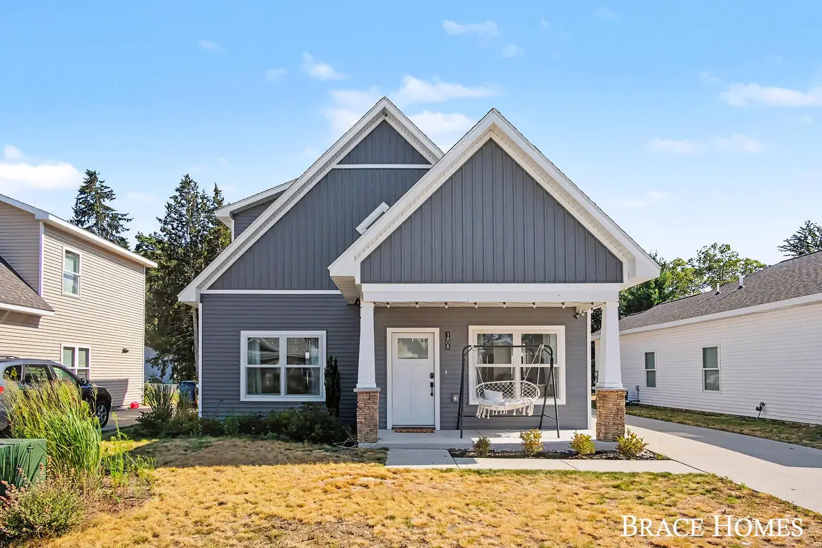 1808 Robinson Street, Grand Haven, MI 49417 - #1