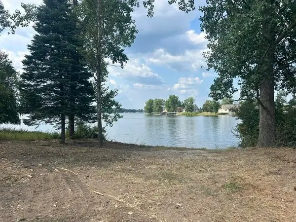 1002 Channel Drive W, Lake Isabella, MI 48893