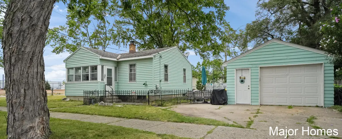 3990 Buchanan Avenue Sw, Wyoming, MI 49548 - #1