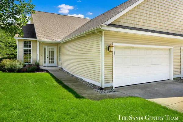 17644 Dustin Drive #16, Spring Lake, MI 49456
