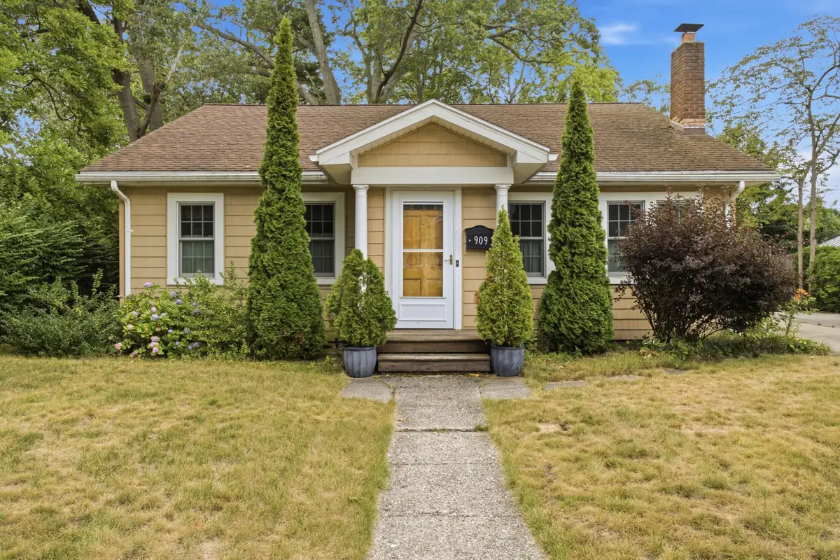 909 Moulton Avenue, Muskegon, MI 49445 - #1