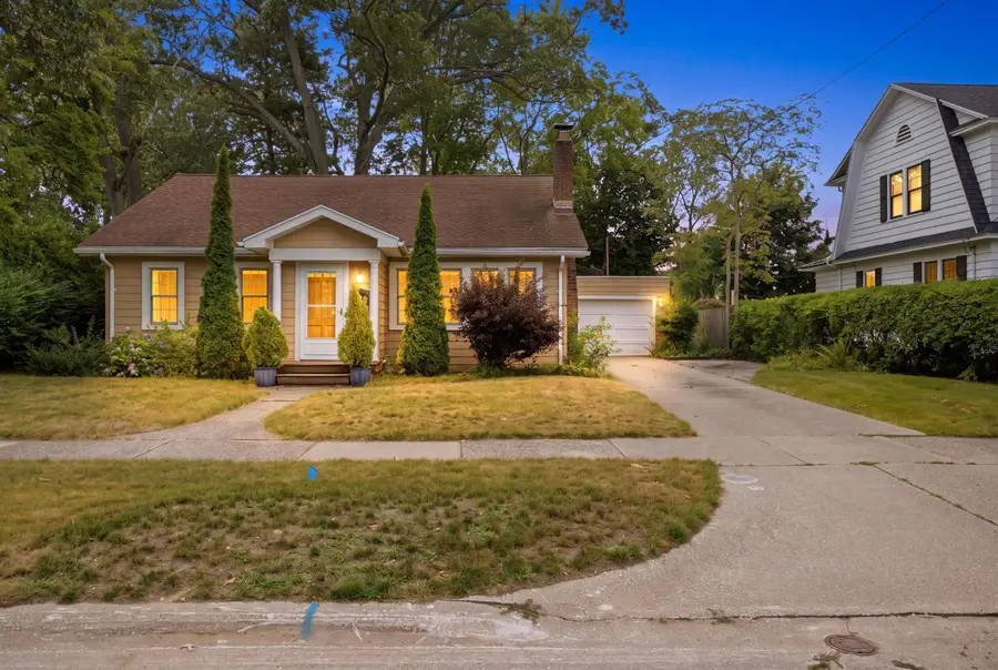 909 Moulton Avenue, Muskegon, MI 49445 - #2