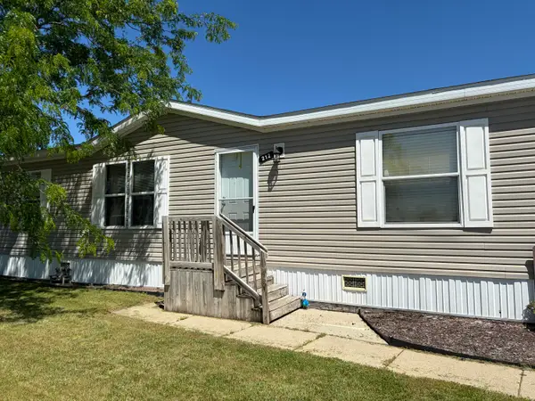 360 E Tuttle Road #212, Ionia, MI 48846