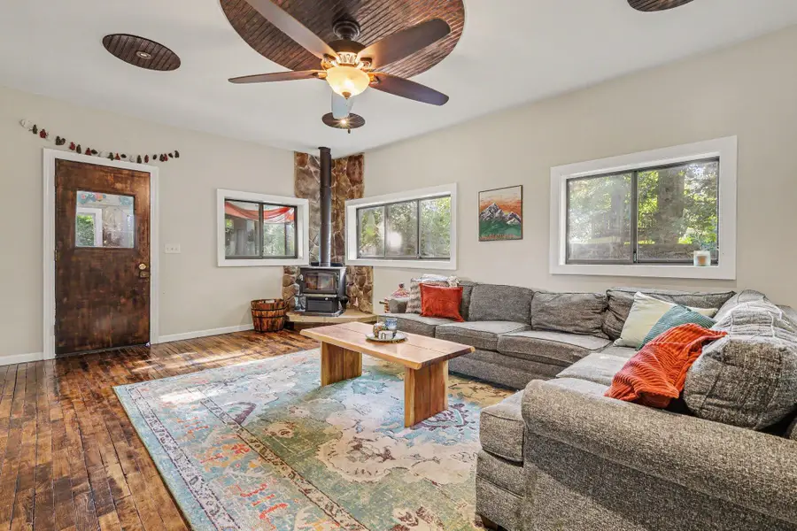 2067 Riverbank Avenue Ne, Grand Rapids, MI 49525 - #2