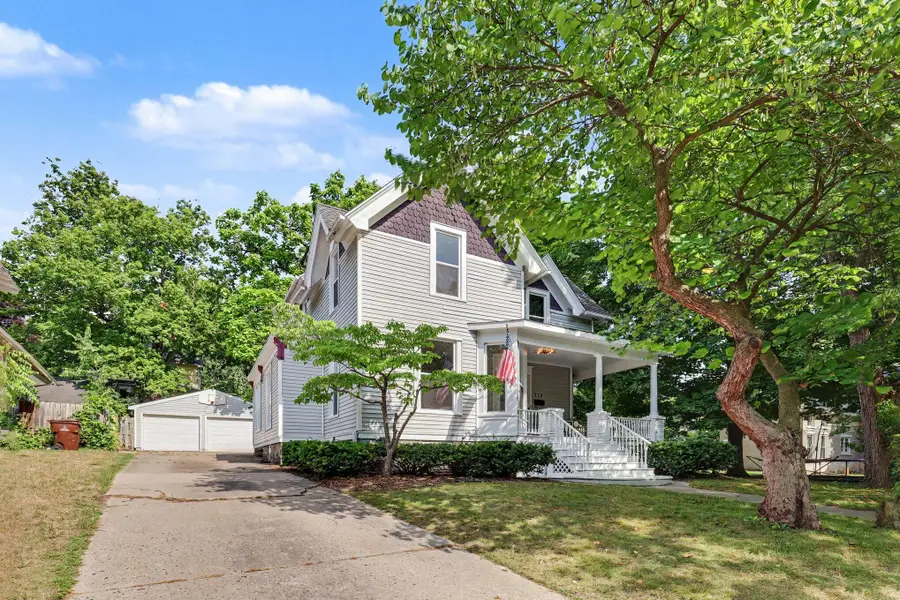 118 N Jefferson Street, Ionia, MI 48846 - #2
