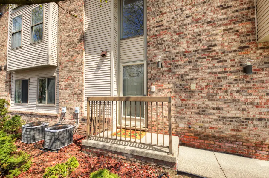 42779 Lilley Pointe Drive, Canton, MI 48187 - #2