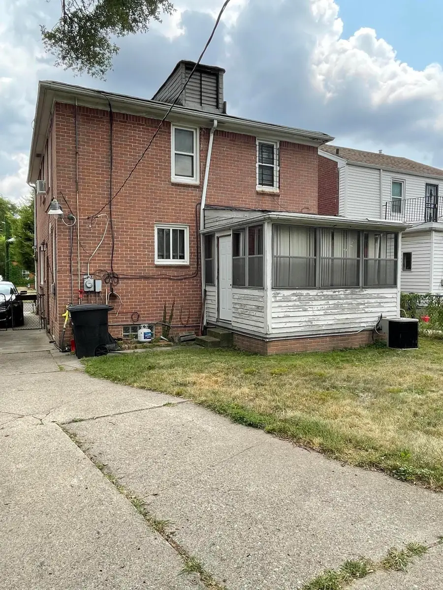 18475 Hartwell Street, Detroit, MI 48235 - #3