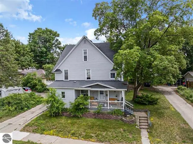 218 Cottage Street, Cadillac, MI 49601 - #3
