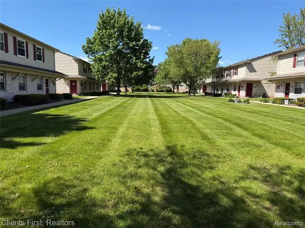 196 Princeton Drive, South Lyon, MI 48178
