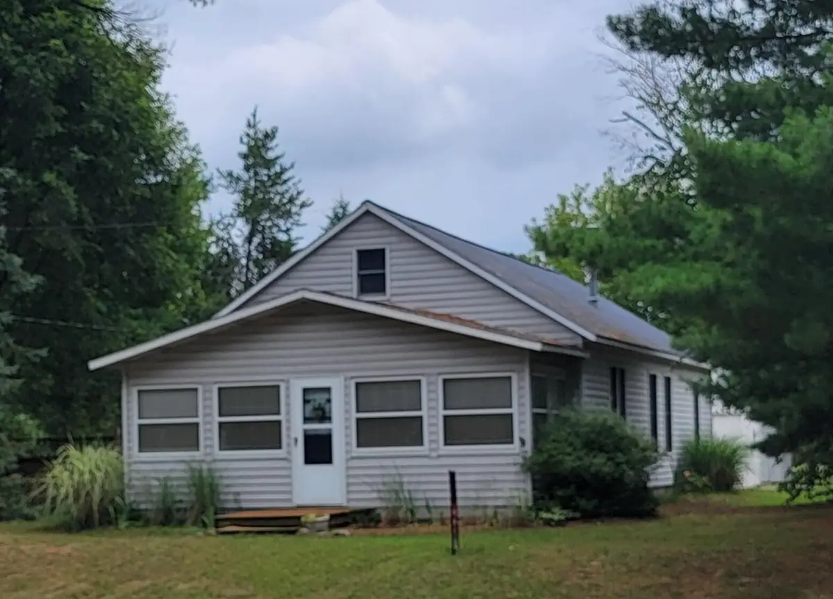 8 E Barton Street, Newaygo, MI 49337 - #1