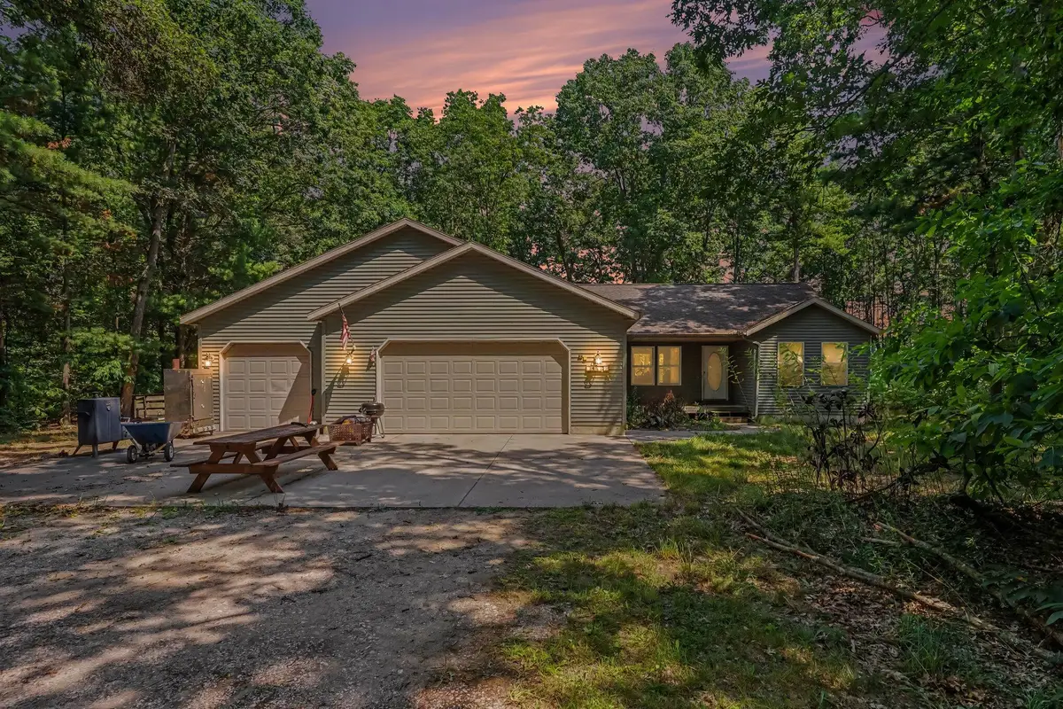 416 E River Road, Muskegon, MI 49445 - #1