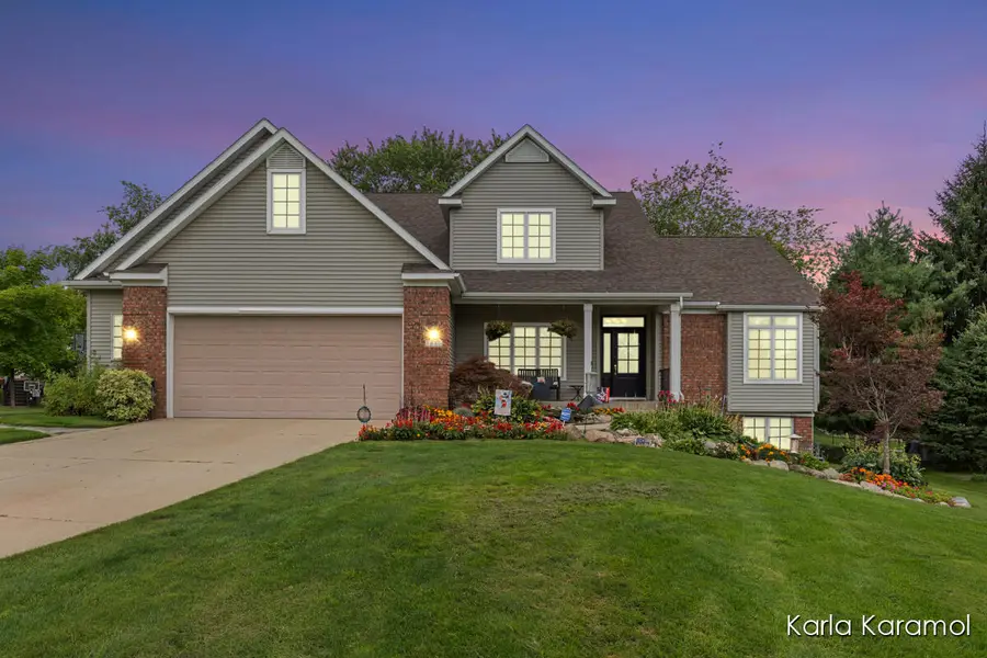 61 Greystone Court Ne, Rockford, MI 49341 - #2