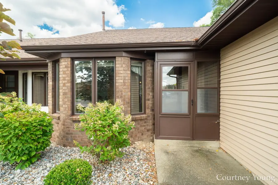 4126 Grandview Terrace Sw, Grandville, MI 49418 - #3